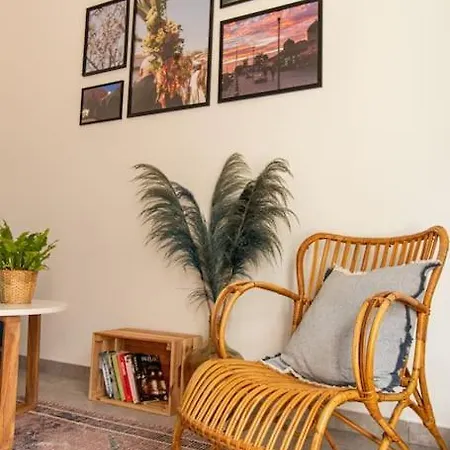 Farm Olive, Casa Jacaranda Apartment